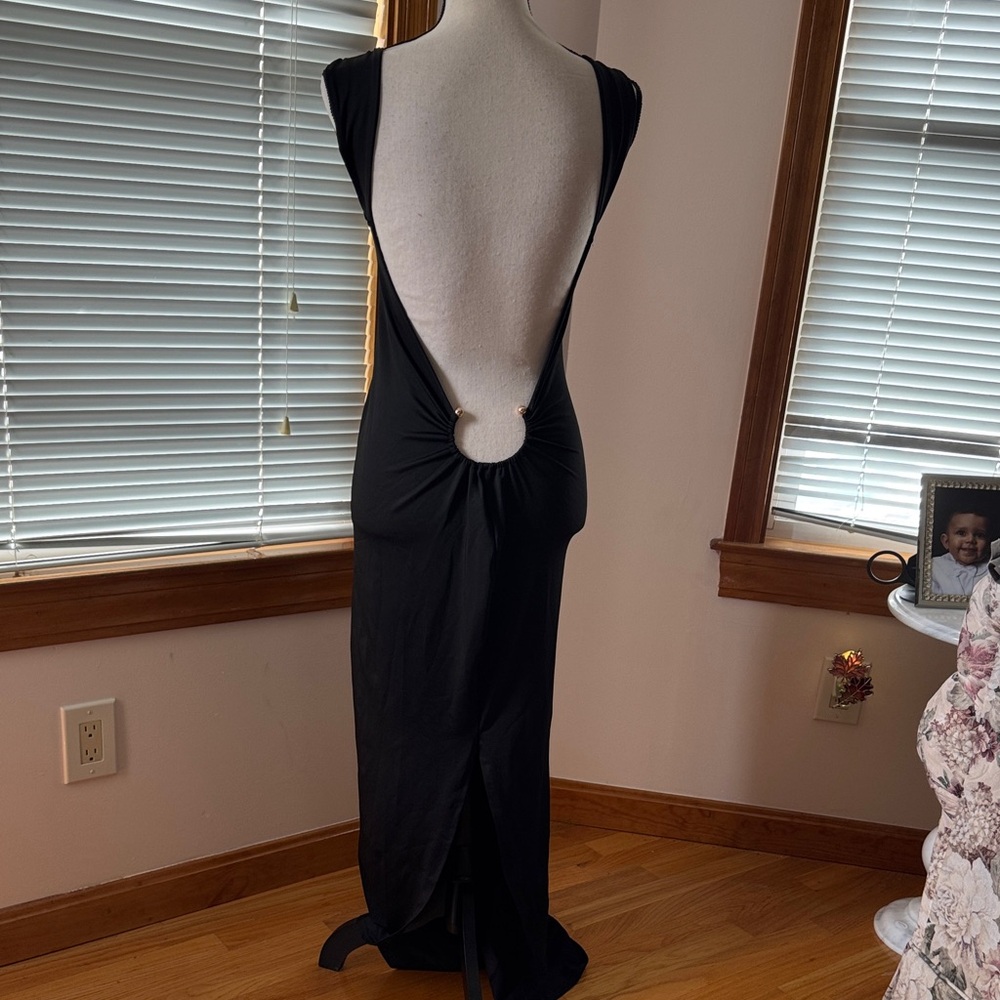 Black Open-Back Maxi Dress with Ring Detail - Picture 2 of 3